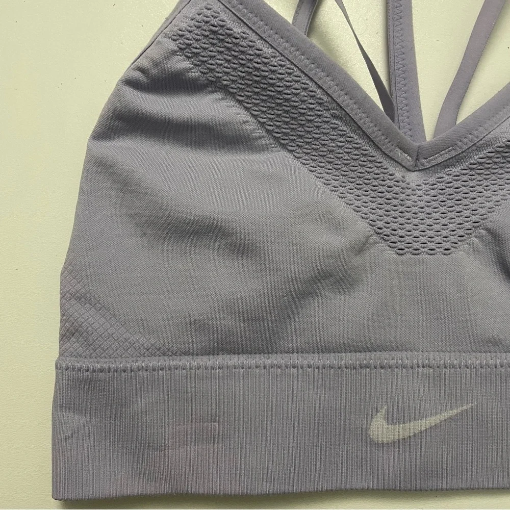 Nike Sports Bra Seamless Light Impact Yoga Pilates Lounge Lavender Purple Dawn